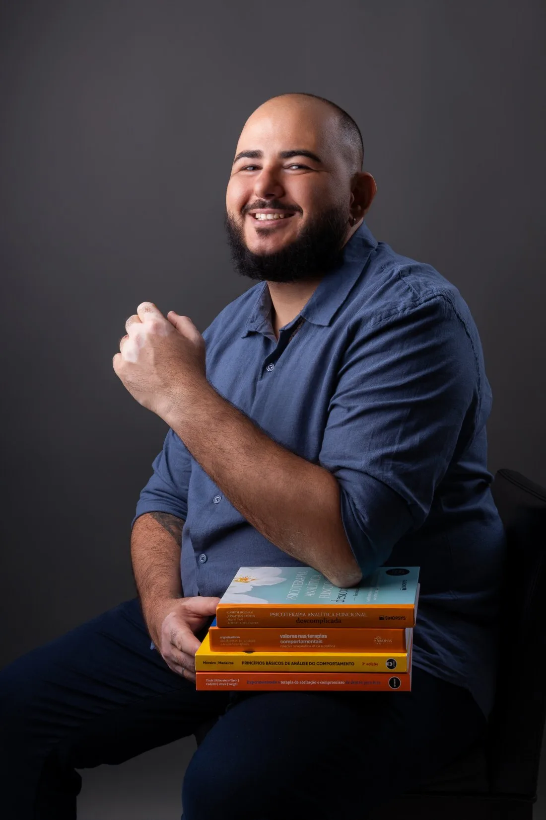 Thiago Mengali com bibliografia de ACT e terapias contextuais